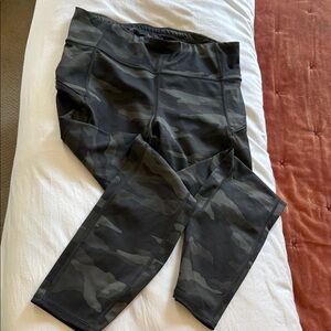 Athleta Women's Black Camouflage Leggings